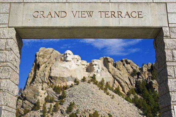 Lord, Fred 아티스트의 SD, Mount Rushmore framed by Grand View Terrace 작품
